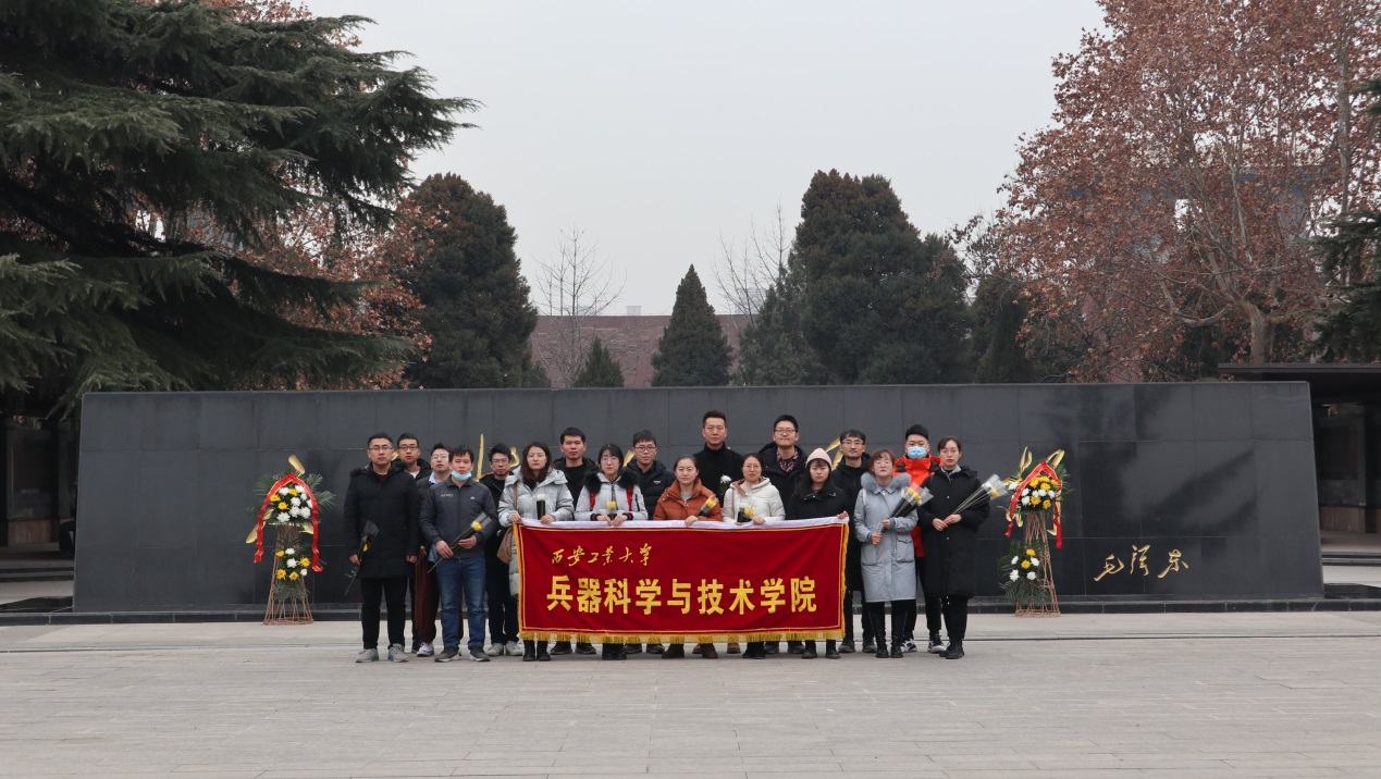 說(shuō)明: C:\Users\lenovo\Desktop\（研究生）研三上\烈士陵園+聚餐12.26\新聞稿所用照片\IMG_2881.JPG